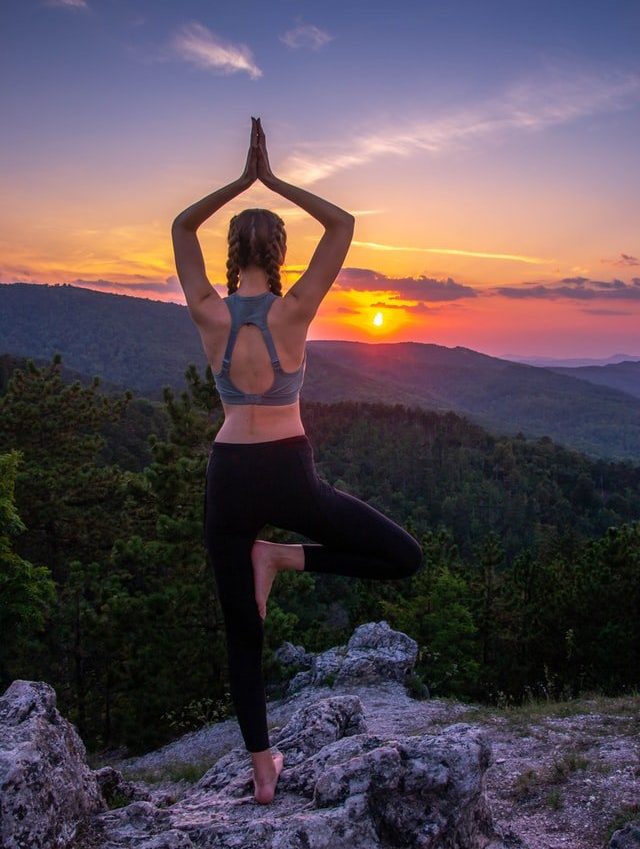 posizione yoga natura